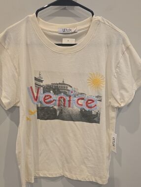NWT Letluv Women"s Cream 'Venice' Graphic T-Shirt. Medium.